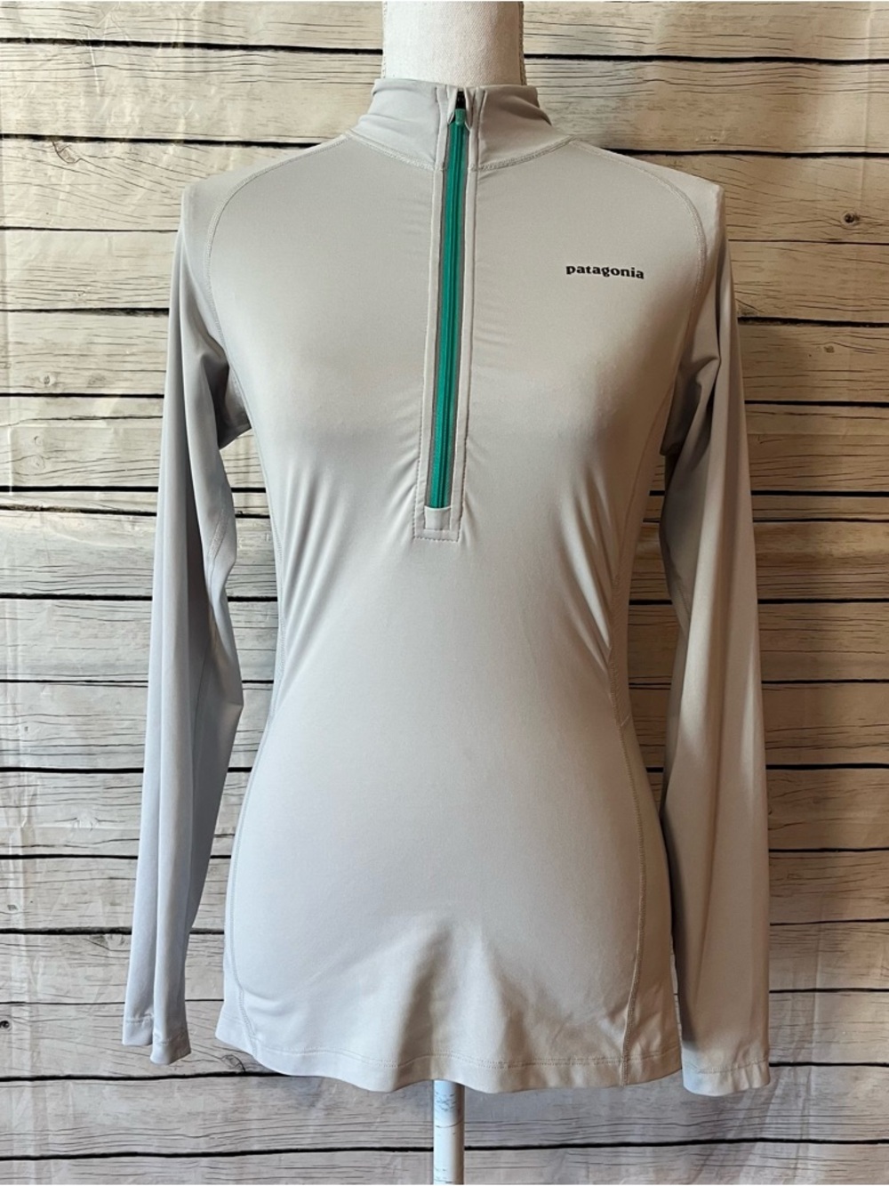 Patagonia Women's Light Gray Long-Sleeve Quarter-Zip Performance Top